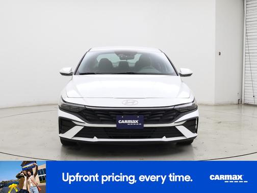 2024 Hyundai ELANTRA SE