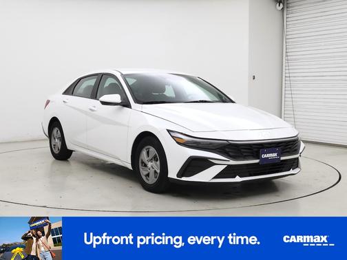 2024 Hyundai ELANTRA SE