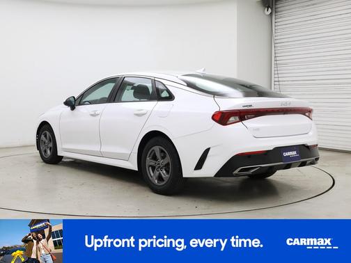 White 2023 Kia K5 LXS