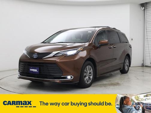 2022 Toyota Sienna XLE