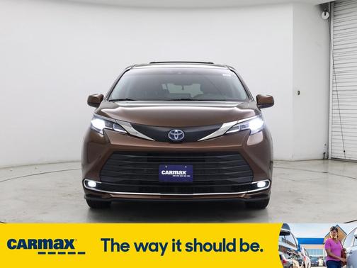 2022 Toyota Sienna XLE