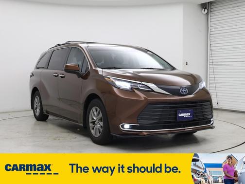 2022 Toyota Sienna XLE
