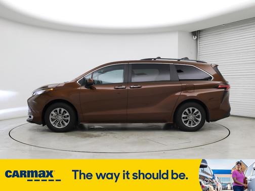 2022 Toyota Sienna XLE