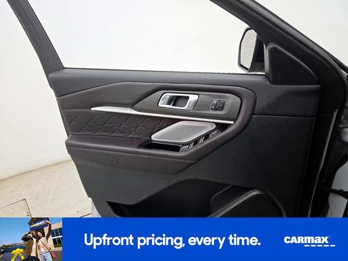 Silver 2025 Ford Explorer Platinum