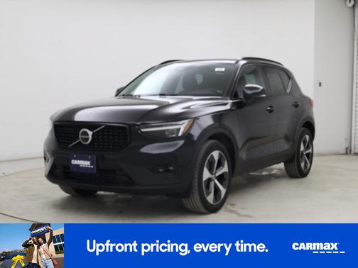 2025 Volvo XC40 B5 Plus Dark Theme