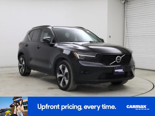 2025 Volvo XC40 B5 Plus Dark Theme