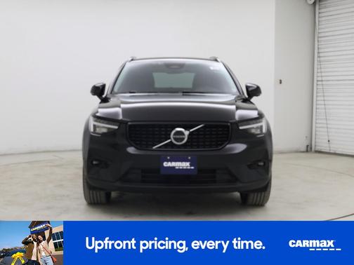 2025 Volvo XC40 B5 Plus Dark Theme