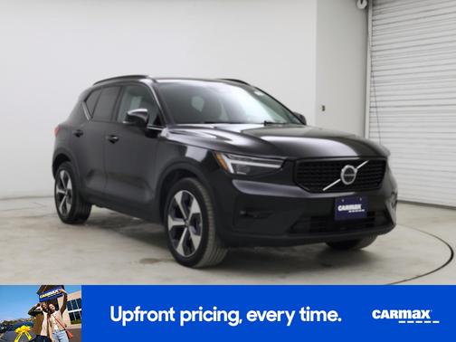 2025 Volvo XC40 B5 Plus Dark Theme