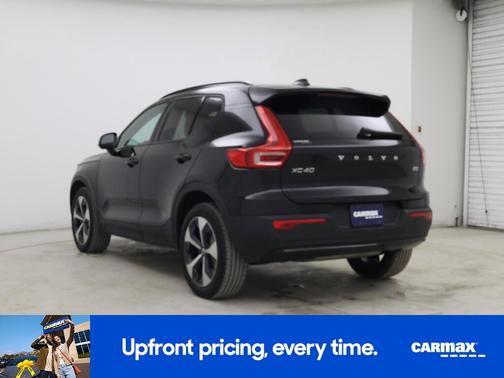 2025 Volvo XC40 B5 Plus Dark Theme