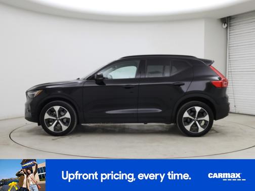 2025 Volvo XC40 B5 Plus Dark Theme