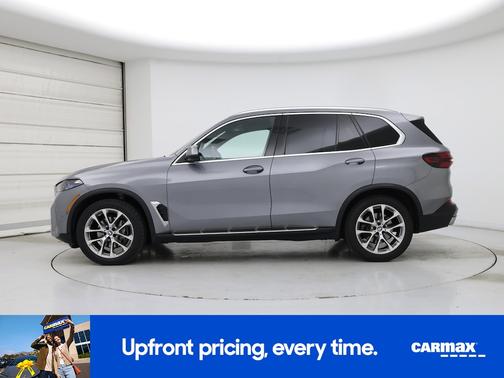 Gray 2024 BMW X5 xDrive40i