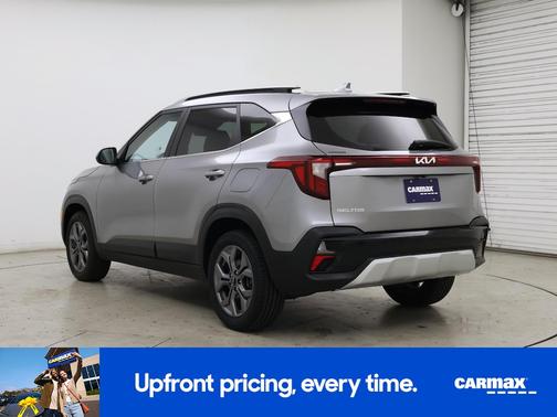 Gray 2024 Kia Seltos S