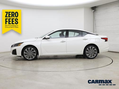 White 2023 Nissan Altima SL