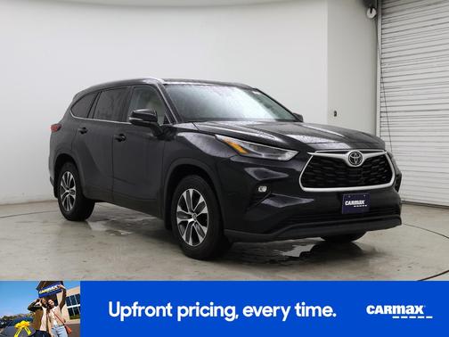 Black 2023 Toyota Highlander XLE