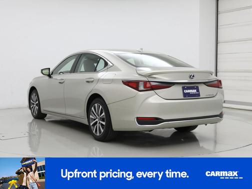 2019 Lexus ES 300h 