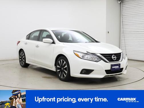 White 2018 Nissan Altima SV