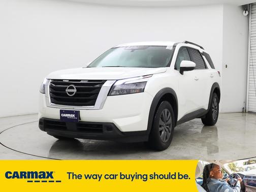 2024 Nissan Pathfinder SV