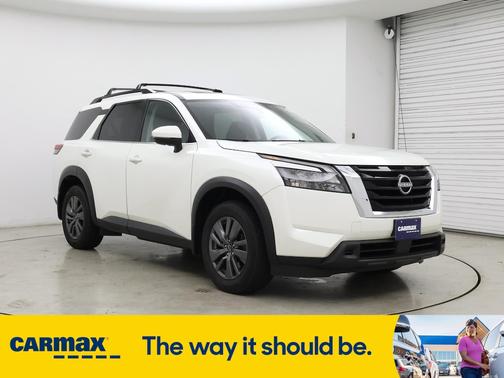 2023 Nissan Pathfinder SV