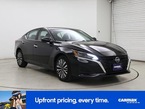 Black 2023 Nissan Altima SV