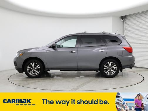 2017 Nissan Pathfinder SV
