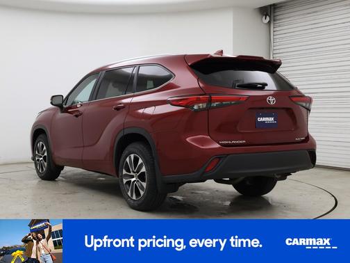 Red 2023 Toyota Highlander XLE