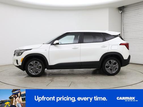 White 2024 Kia Seltos LX