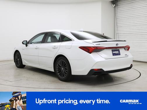 White 2019 Toyota Avalon Hybrid Limited