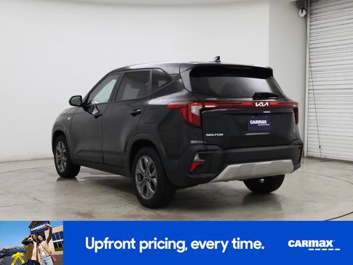 Black 2024 Kia Seltos LX