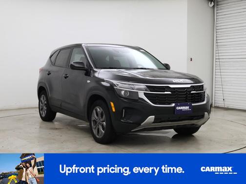 Black 2024 Kia Seltos LX