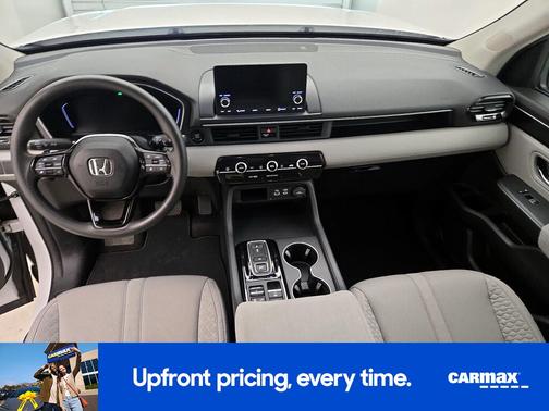 White 2023 Honda Pilot LX