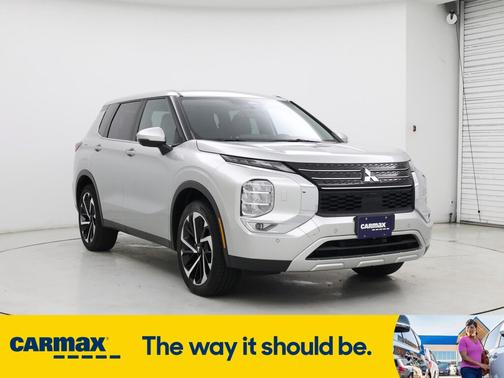 2023 Mitsubishi Outlander SE