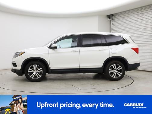 White 2018 Honda Pilot EX