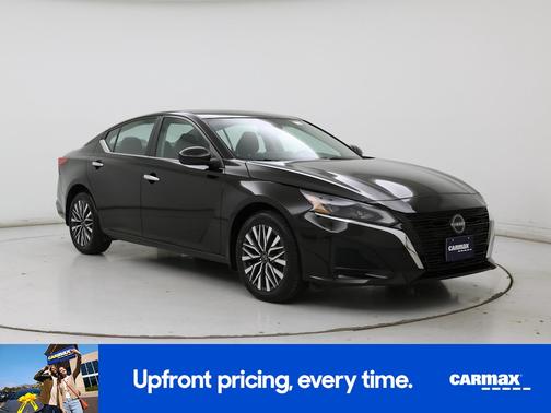 Black 2023 Nissan Altima SV