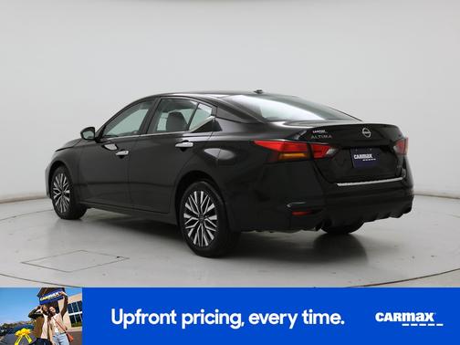 Black 2023 Nissan Altima SV