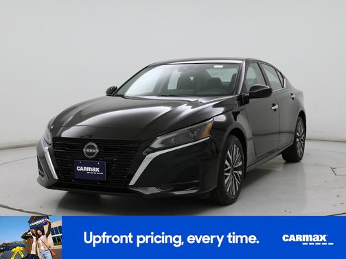 Black 2023 Nissan Altima SV