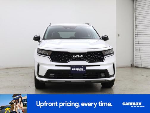 White 2023 Kia Sorento EX