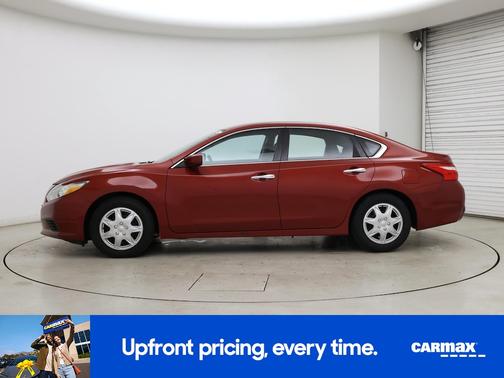 Red 2016 Nissan Altima