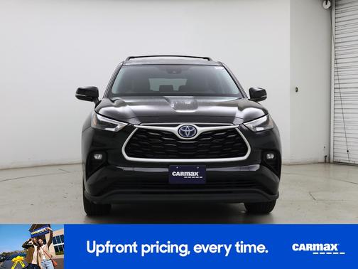 Black 2023 Toyota Highlander Hybrid LE