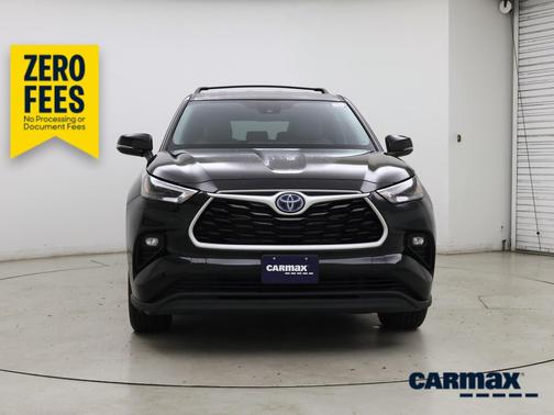 Black 2023 Toyota Highlander Hybrid LE
