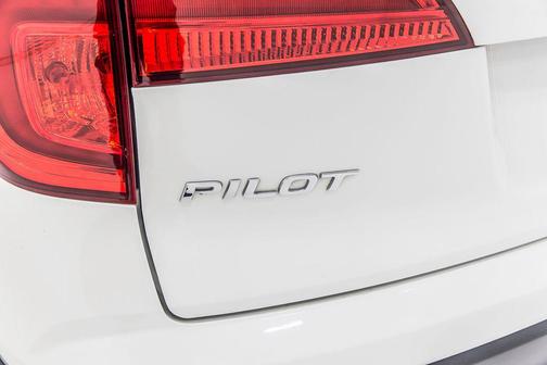 White Diamond Pearl 2017 Honda Pilot EX-L