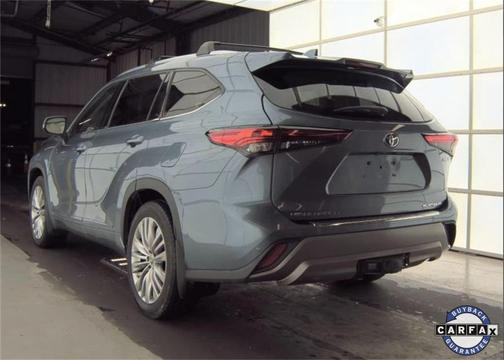 2023 Toyota Highlander Hybrid Platinum