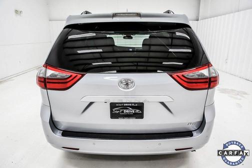 2020 Toyota Sienna XLE