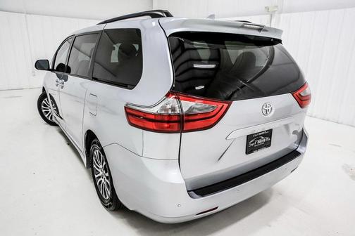 2020 Toyota Sienna XLE
