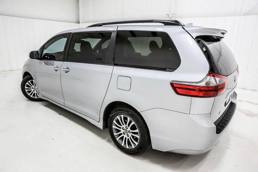 2020 Toyota Sienna XLE