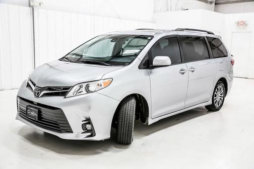 2020 Toyota Sienna XLE