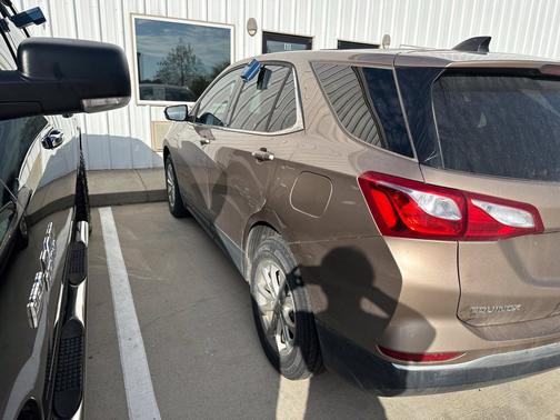 Sandy Ridge Metallic 2019 Chevrolet Equinox 1LT