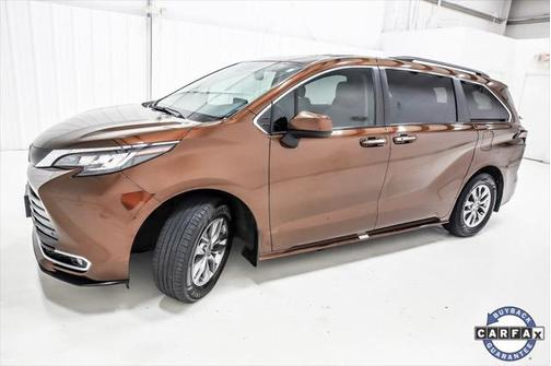 2022 Toyota Sienna XLE 8 Passenger