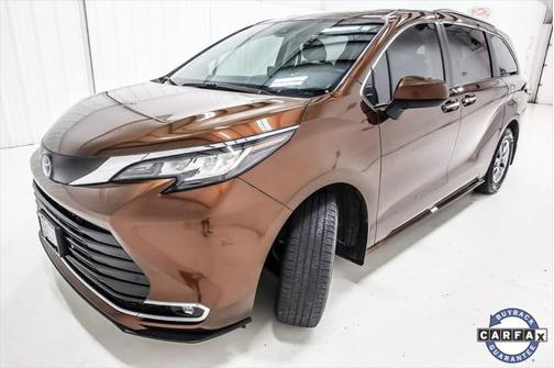 2022 Toyota Sienna XLE 8 Passenger