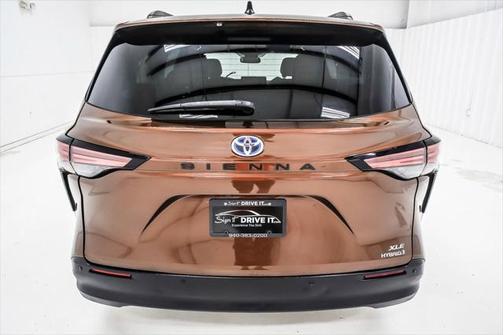 2022 Toyota Sienna XLE 8 Passenger