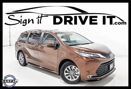 2022 Toyota Sienna XLE 8 Passenger